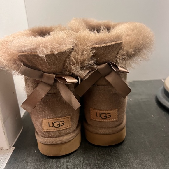 UGG tan boot women’s size 6 - Picture 4 of 4